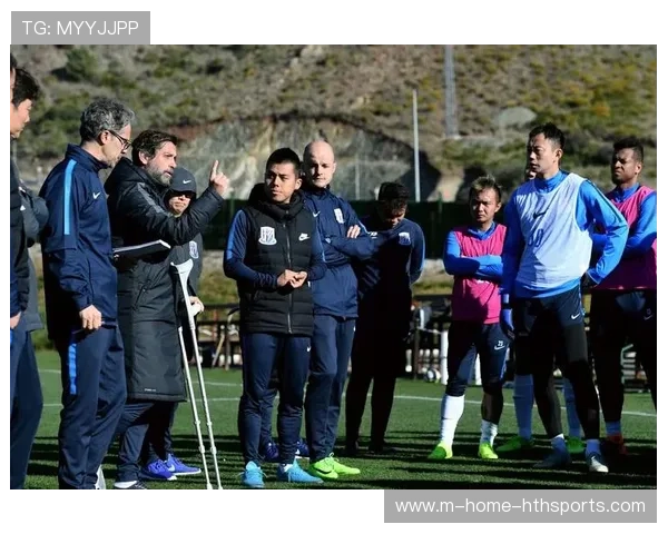 足球天才少年穿奇怪袜子引爆训练场,背后隐藏的秘密让人震惊