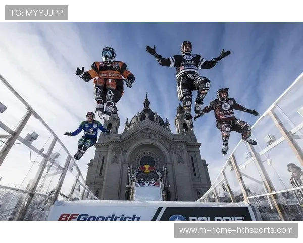 攀冰速度赛选手在碎冰中迅速登顶